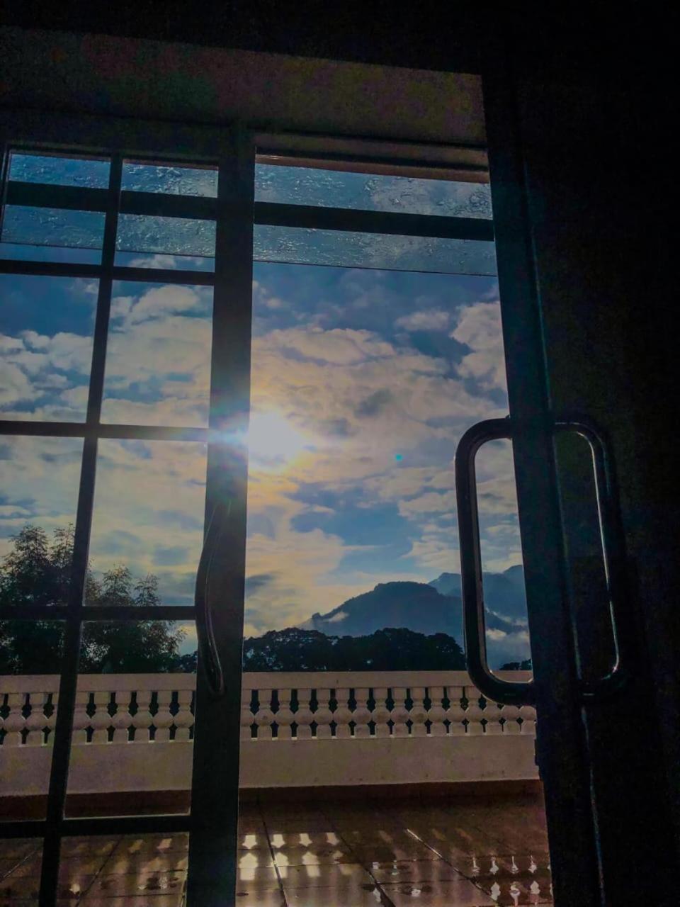 Crown Regency- Badulla Hotel Buitenkant foto