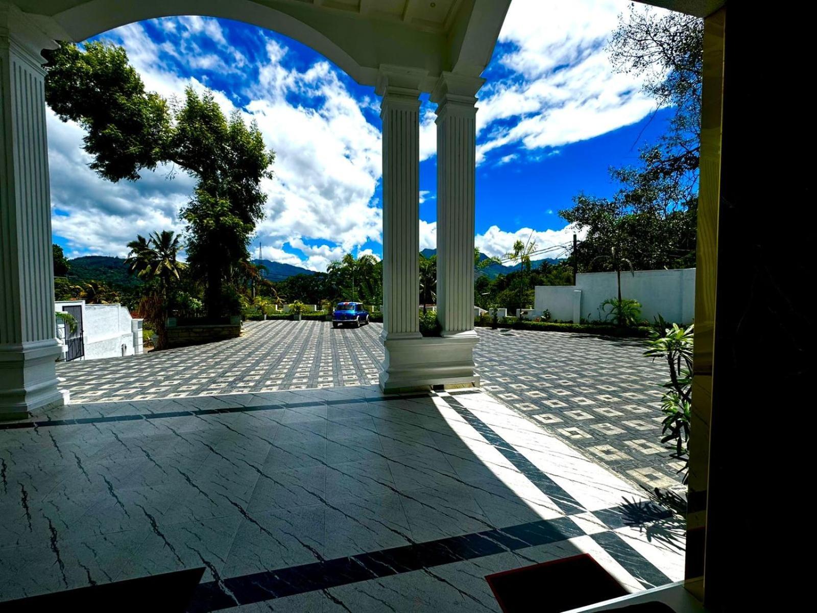 Crown Regency- Badulla Hotel Buitenkant foto