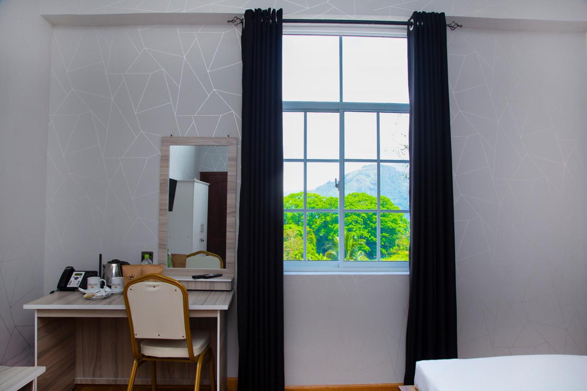 Crown Regency- Badulla Hotel Buitenkant foto