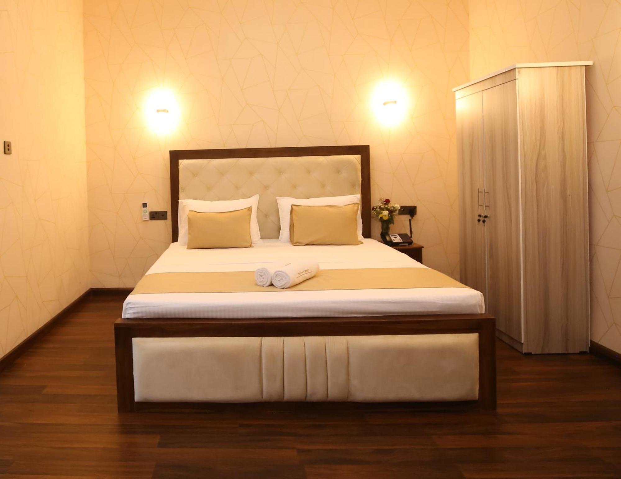 Crown Regency- Badulla Hotel Buitenkant foto