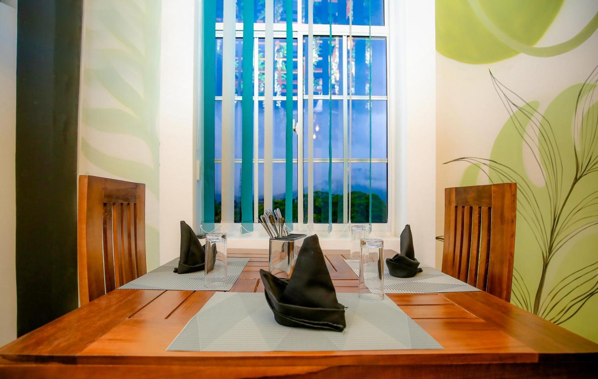 Crown Regency- Badulla Hotel Buitenkant foto