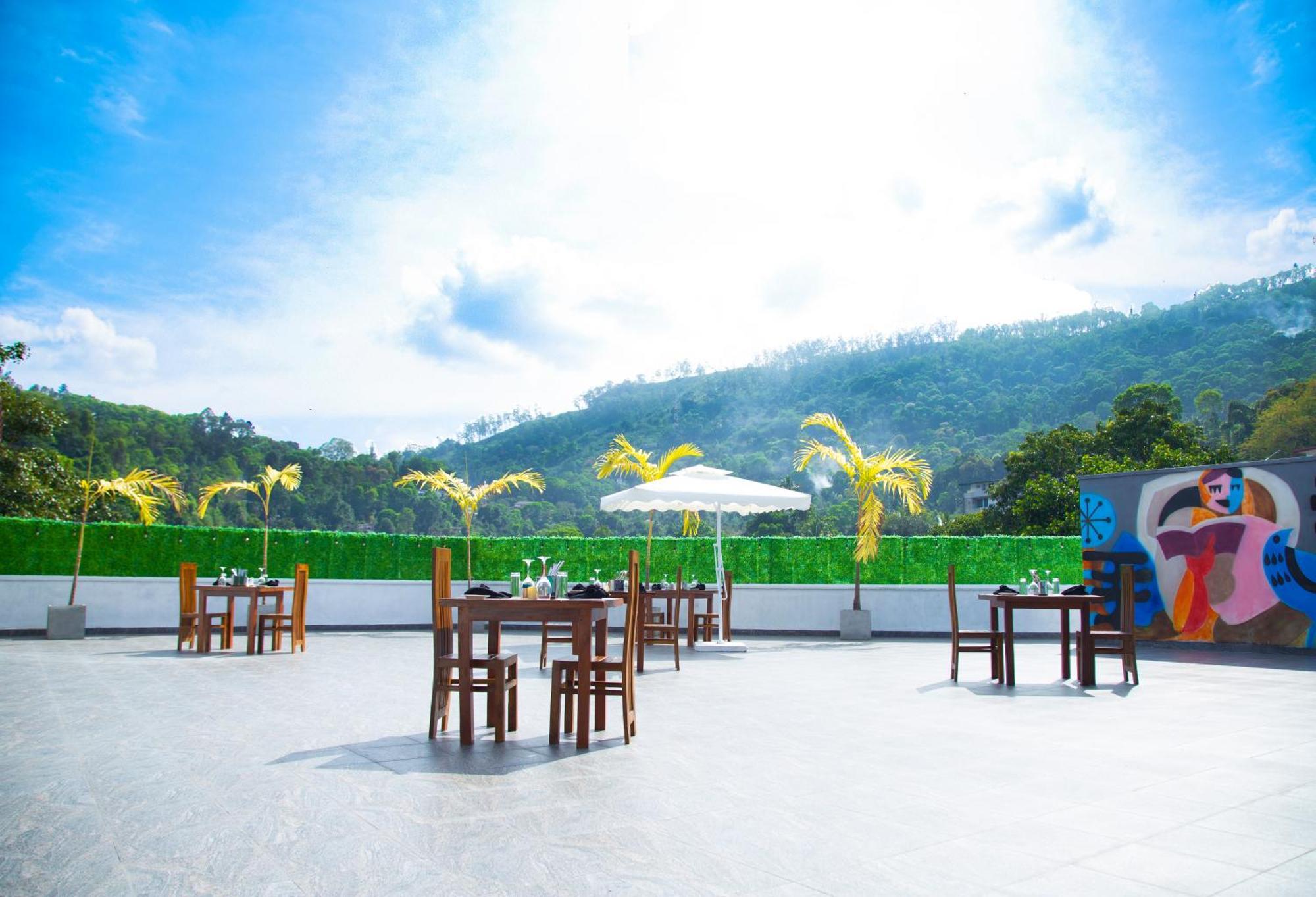 Crown Regency- Badulla Hotel Buitenkant foto