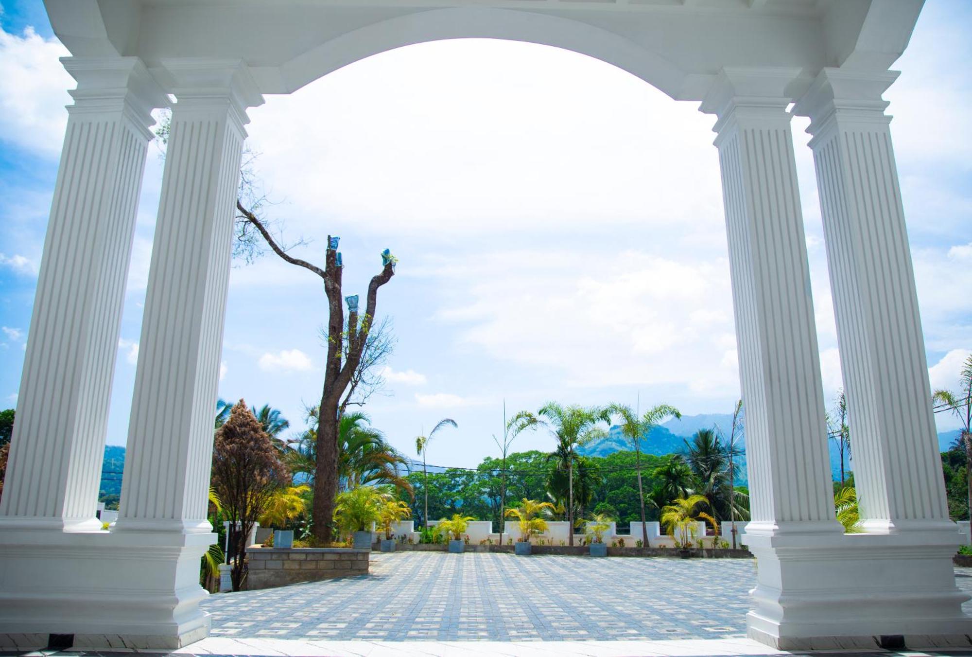 Crown Regency- Badulla Hotel Buitenkant foto