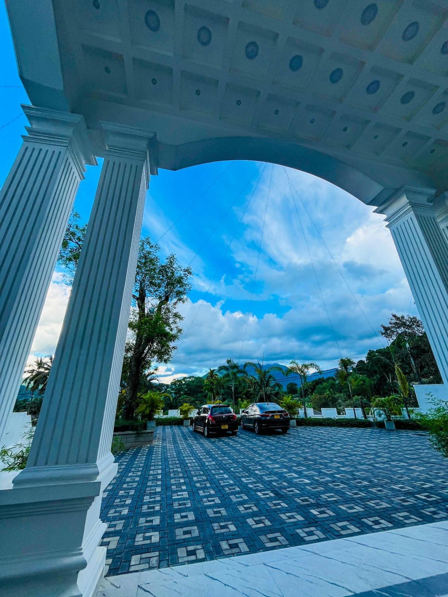 Crown Regency- Badulla Hotel Buitenkant foto