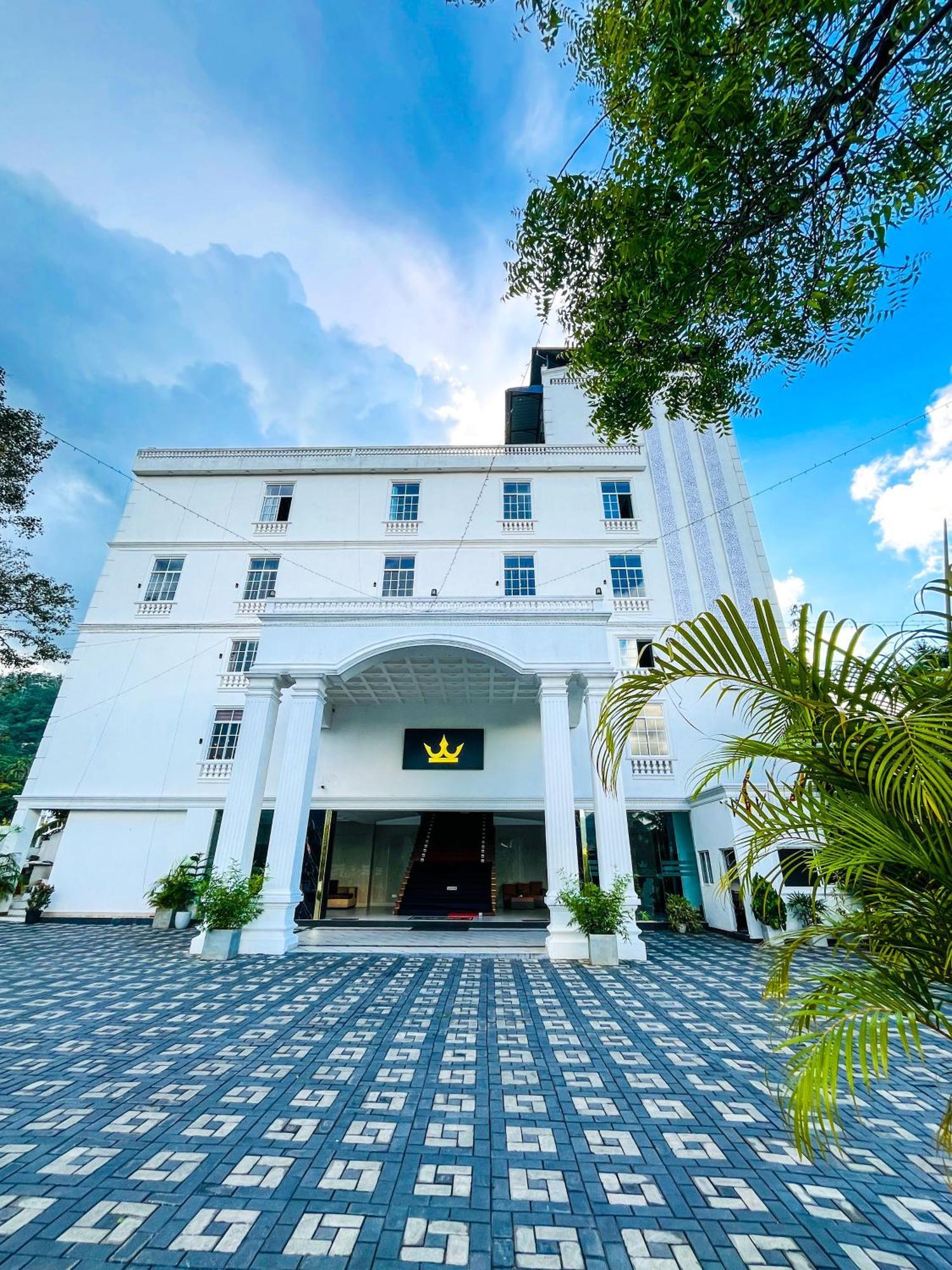 Crown Regency- Badulla Hotel Buitenkant foto